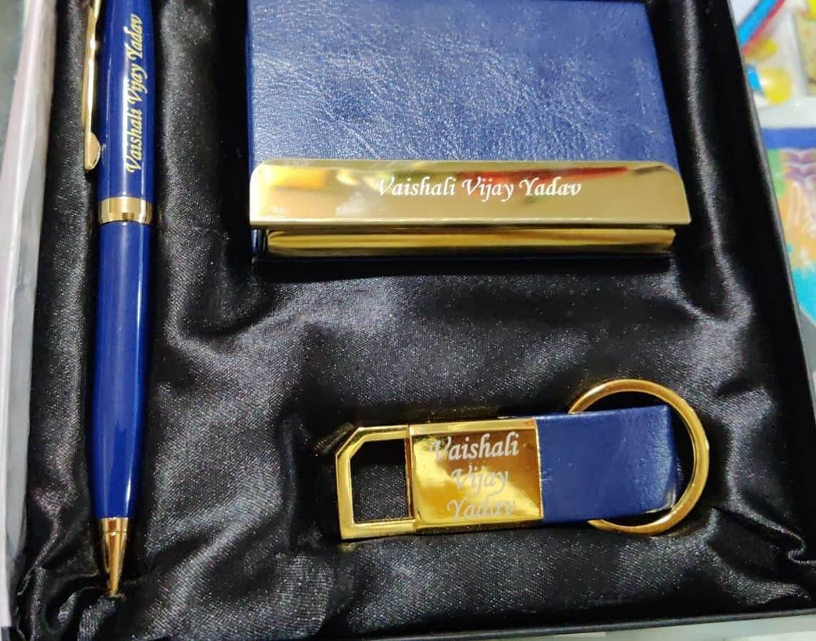 https://shoppingyatra.com/product_images/Personalized Gift Set of Pen, Card Holder & Keychain2.jpg